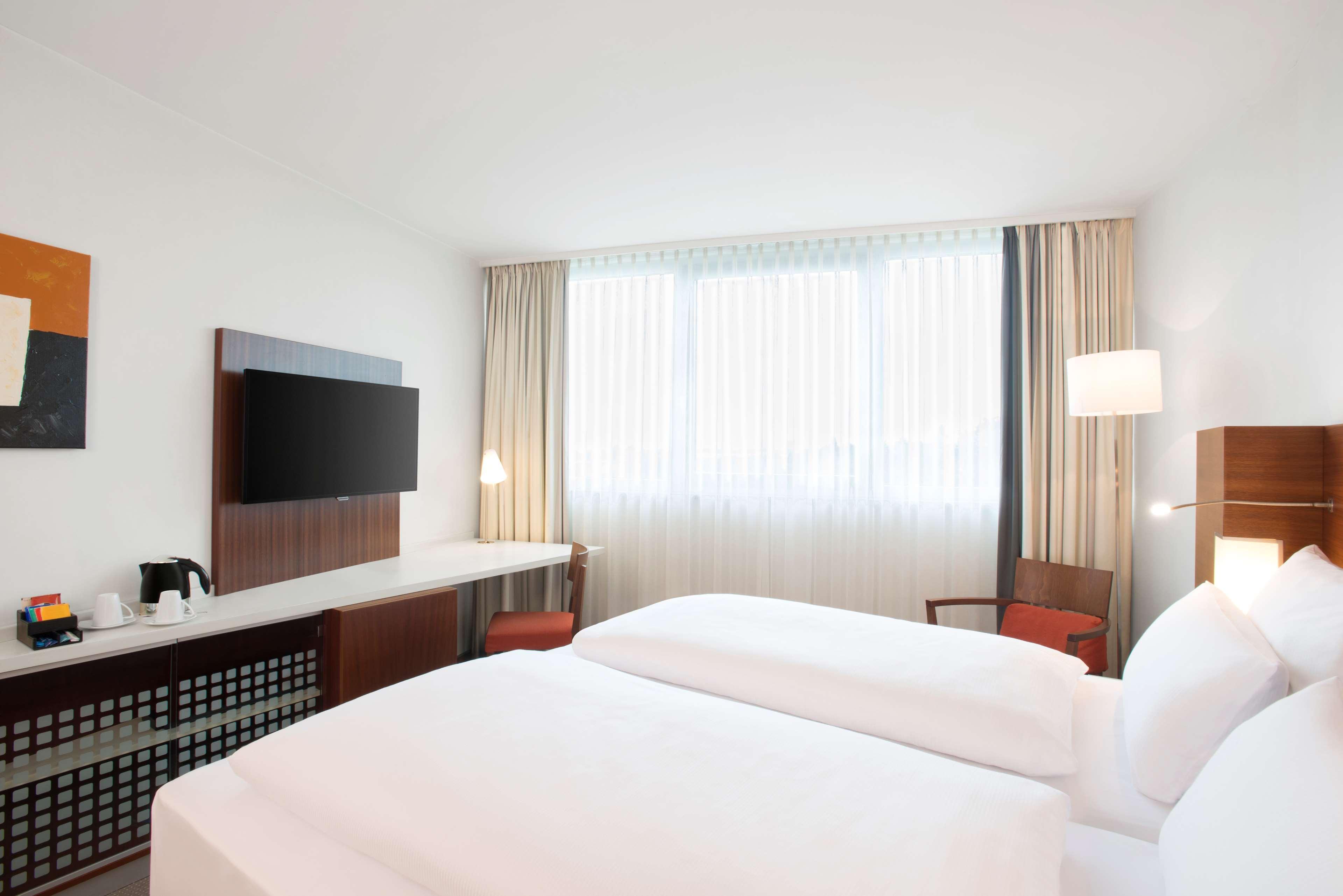 Hotel Nh Frankfurt Niederrad 4*
